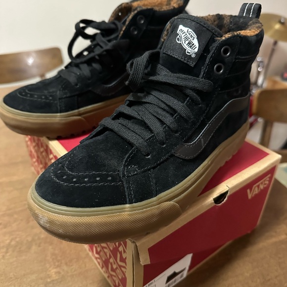 Women’s Vans MTE shoes - Picture 2 of 8